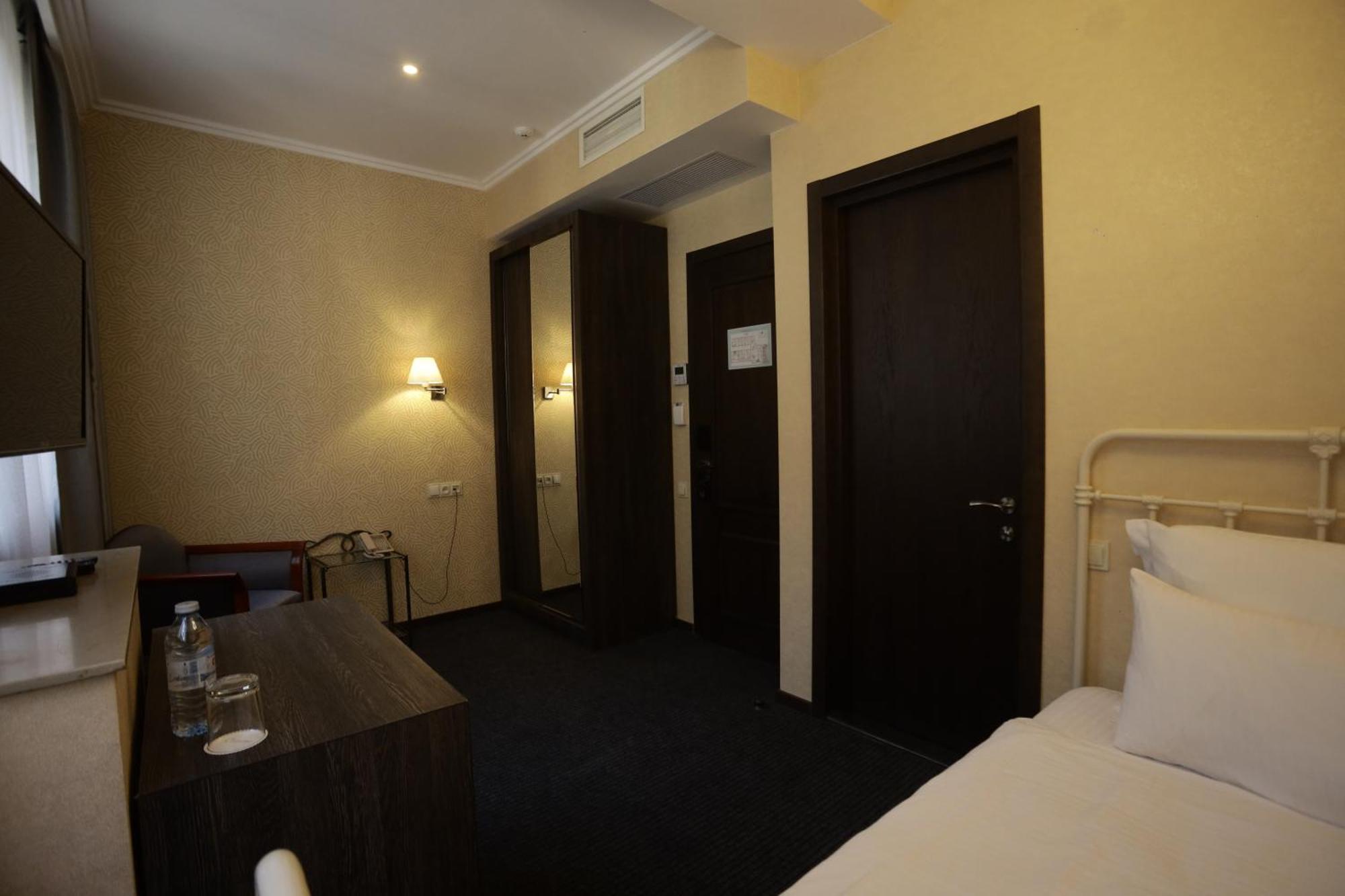 Redline Hotel Tbilisi Exterior photo