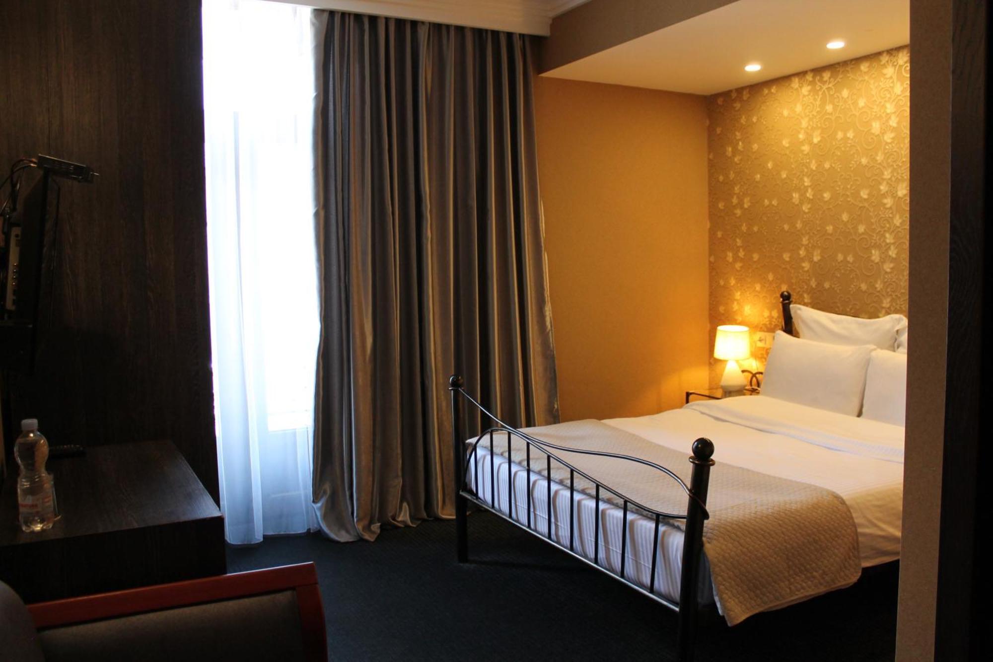 Redline Hotel Tbilisi Exterior photo